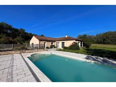 belle maison contemporaine à vendre  de plain pied. beaux espaces. piscine. entre gourdon.