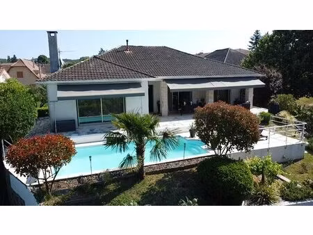 villa figeac 8 pièce(s) 180 m2