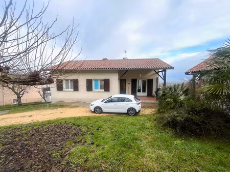 pujols  maison semi enterrée avec vue sur la vallée du lot et sur villeneuve sur lot  jard