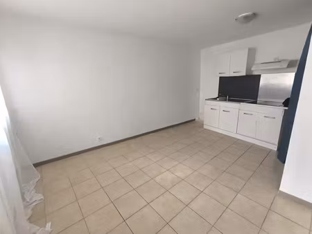 location appartement 1 pièces 25m2 le boulou 66160 - 332 € - surface privée
