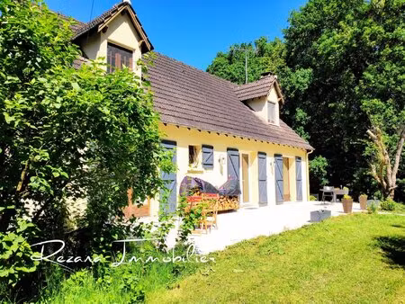 maison rénovée avec très grand terrain et parcelle boisée à