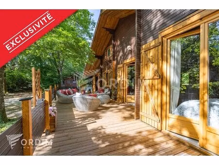 magnifique chalet au coeur d'un hameau boisé