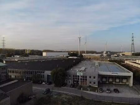 bien situé bâtiment industriel avec bureaux à vendre