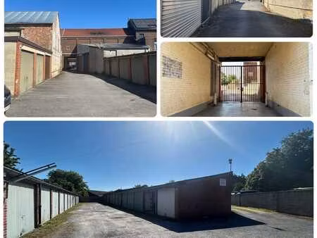 58 garages + 1 entrepôt de 170 m2 + emplacements de parking.