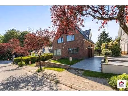 villa rénovée avec 5 chambres  piscine chauffée et wellness