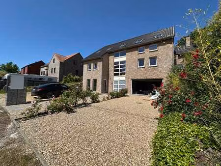 villa à vendre avec espace professionnel