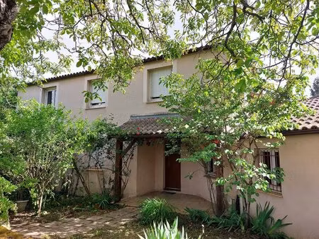 maison de 6 chambres dans un quartier calme