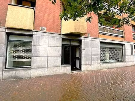 surface commerciale 90 m²