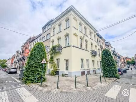schuman - commerce de +- 120 m² avec permis horeca