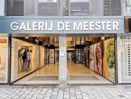 duplex handelspand met winkel en stockruimte in galerij de m