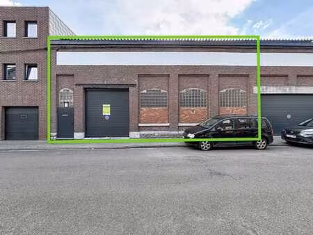 entrepôt de 204m² avec bureau à herstal