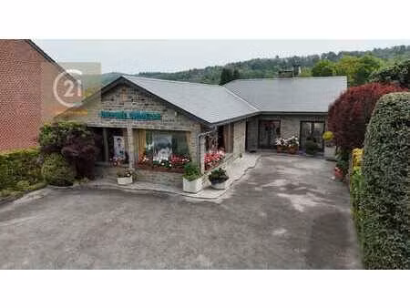 magnifique maison d'habitation avec commerce