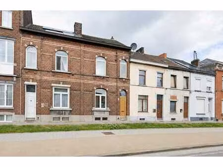 spacieuse maison de ville à rafraichir avec jardin !