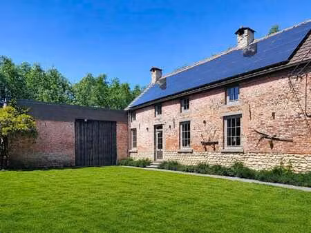 fermette du 17ème siècle avec garage  jardin et grange de 13
