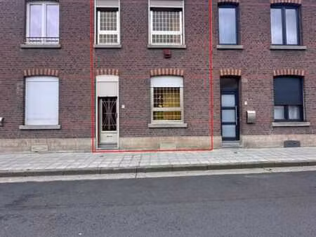 maison deux façades avec deux chambres et jardin.