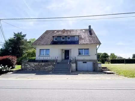 maison unifamiliale avec un terrain à bâtir