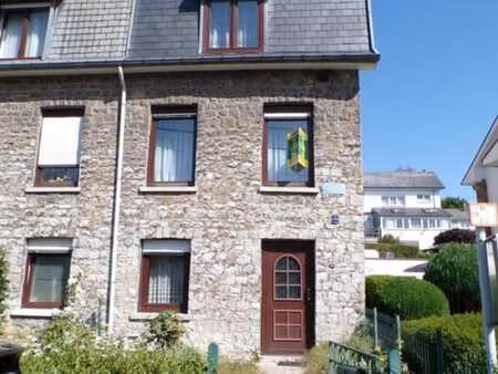 bonne maison d'habitation avec garage