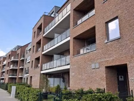 penthouse de qualité situé à 2 pas de mons