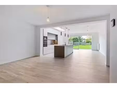 volledig gerenoveerde  instapklare woning met 3 slpk. en ...