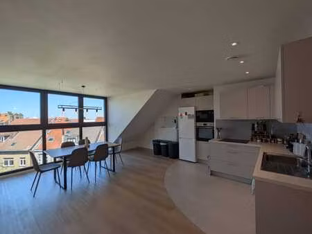duplex meublé 3 chambres ixelles | peb b+