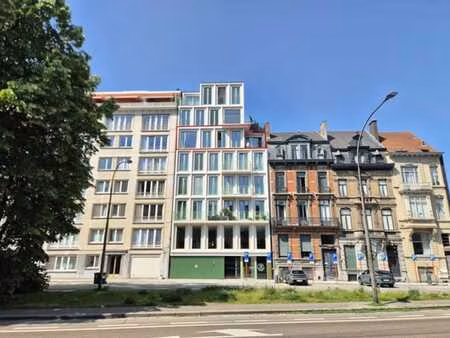 appartement neuf exclusif avec 3 chambres près du centre de