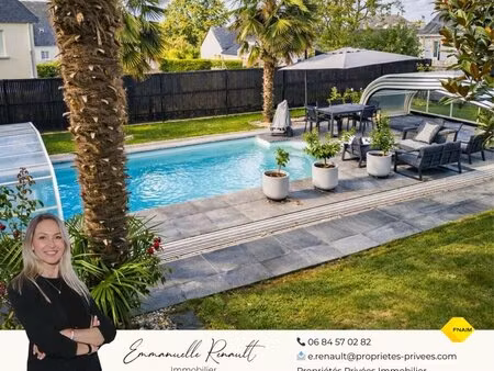 maison avec piscine. commerces à pied et cadre privilégié sur 930 m² de terrain. 15...