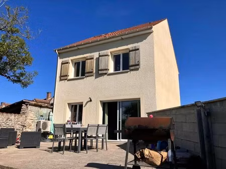 maison récente avec 3 chambres et jardin