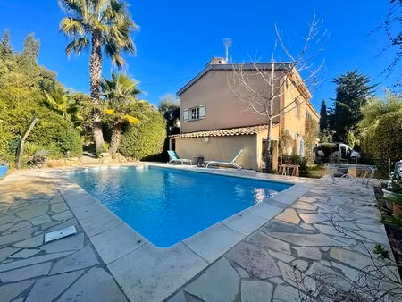 maison saint-aygulf 8 pièce(s) 217.54 m2