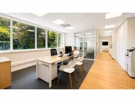 espace professionnel avec forte visibilité a vendre +/-300m2