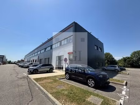 location local d’activités meyzieu 69330 1537m²