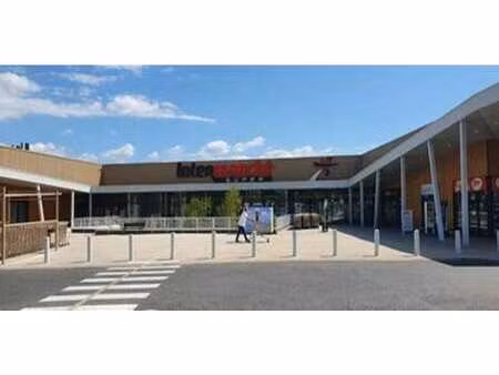 location commerce peipin 04200 146m²