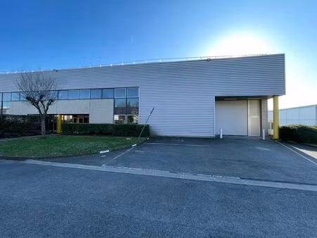location local d’activités le mesnil amelot 77990 766m²