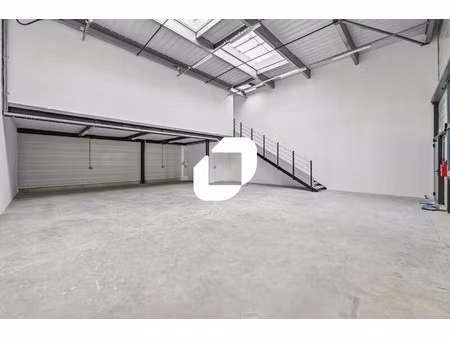 location local d’activités stains 93240 200m² à 400m²
