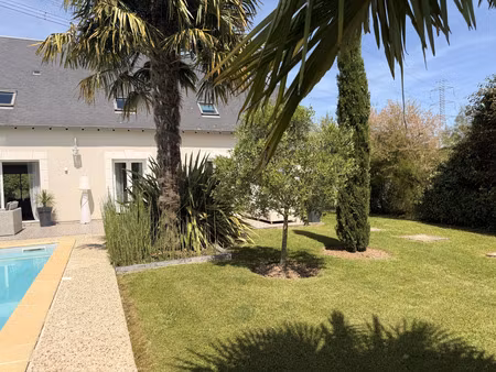 contemporaine joue les tours jardin pisicne - jacuzzi - hangar