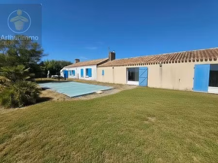 longère en pierre de 156 m² avec piscine