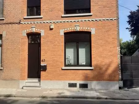maison 3 façades rénovée à mons - 10 min du shape