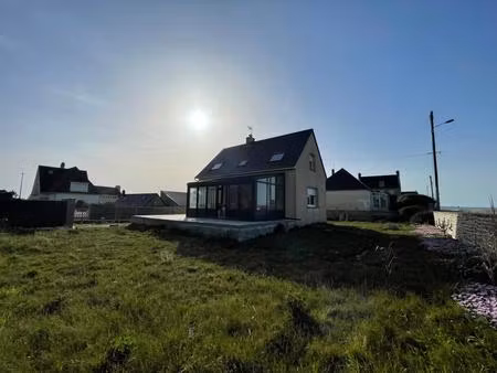 joli pavillon avec vue mer