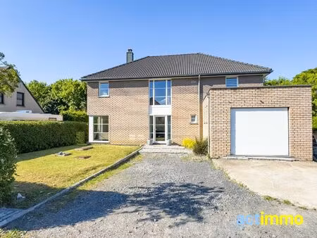 villa à vendre avec terrasse et jardin   luingne (vbe27036)