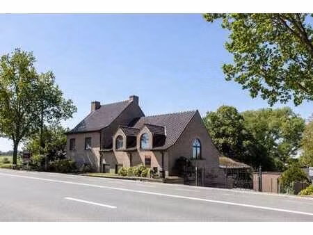 ancienne fermette avec prairie de 7.845 m² à zwalm