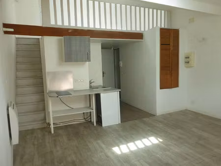 issoire / appartement à louer de 24.55 m2 au coeur du centre historique !