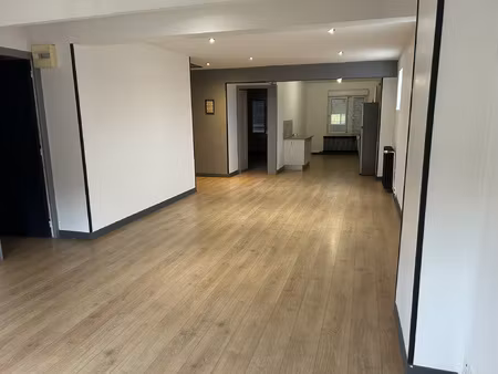 vaste appartement 2ème étage