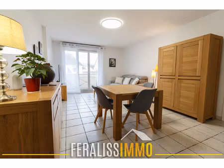 superbe f3 avec balcon à 3 min à pieds de la gare