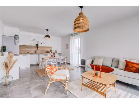 appartement 2 pièces 44 m² + loggia + parking ! muret