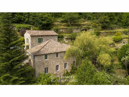 charme et authenticité d'un ancien moulinage en pierre  avec gite  vue  ruisseau  source e
