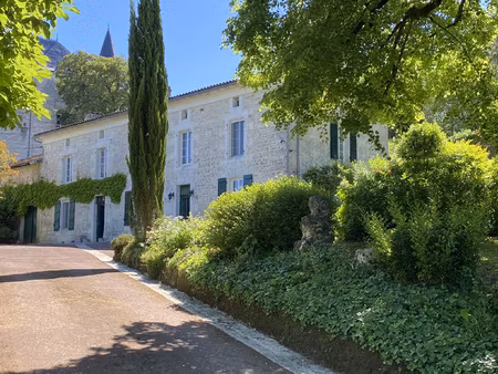 15km gare tgv angouleme superbe maison de caractère avec par