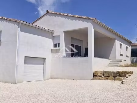 proche allegre les fumades maison neuve d'environ 100 m²