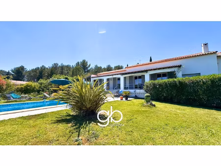 villa de plain-pied avec piscine et dépendance à prades-le-l