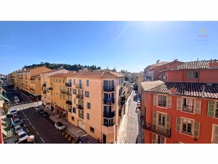 nice port/place du pin - un appartement de charme au fort potentiel