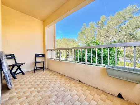 studio meuble a l'annee pin rolland 26m2 balcon
