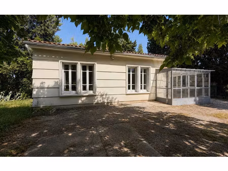location maison  m² t-3 à avignon  980 €